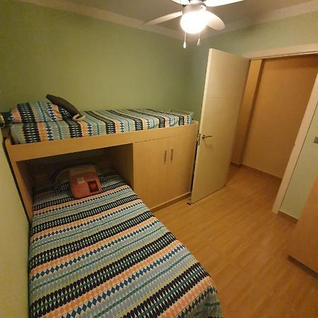 Room In Benidorm Downtown En Piso Compartido Alicante Bagian luar foto